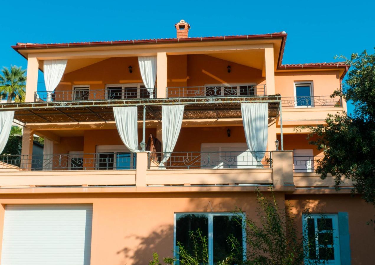Apartments Villa Kristina Supetarska Draga Ngoại thất bức ảnh