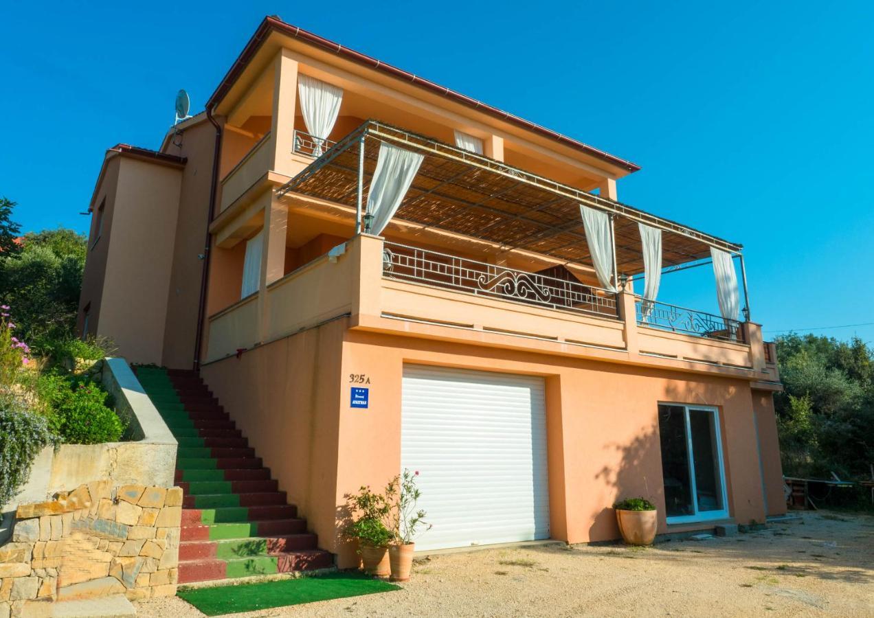 Apartments Villa Kristina Supetarska Draga Ngoại thất bức ảnh