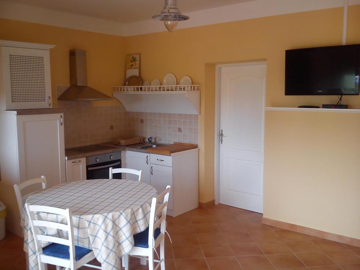 Apartments Villa Kristina Supetarska Draga Ngoại thất bức ảnh