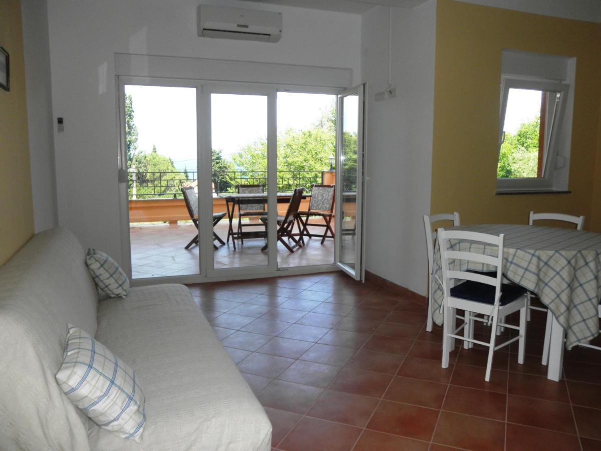 Apartments Villa Kristina Supetarska Draga Ngoại thất bức ảnh