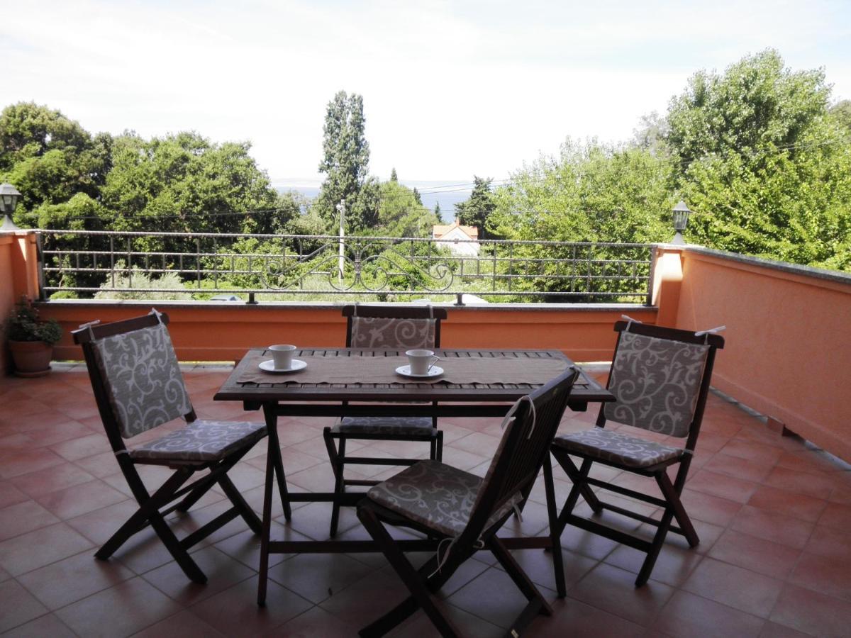 Apartments Villa Kristina Supetarska Draga Ngoại thất bức ảnh