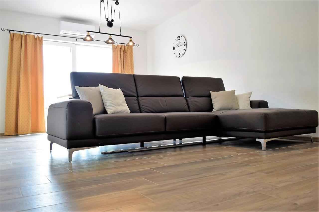Apartments Villa Kristina Supetarska Draga Ngoại thất bức ảnh