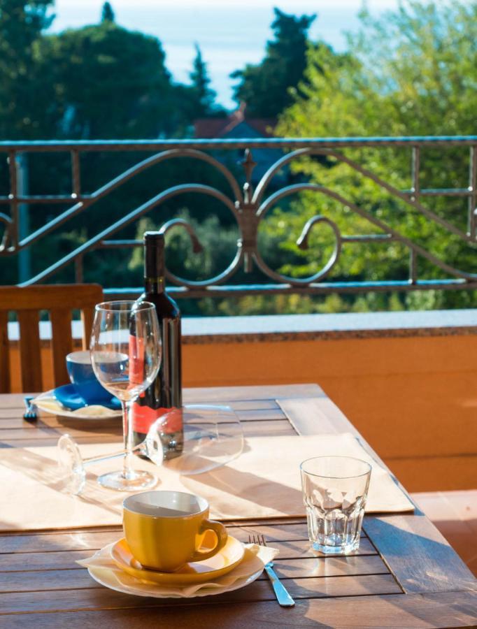 Apartments Villa Kristina Supetarska Draga Ngoại thất bức ảnh