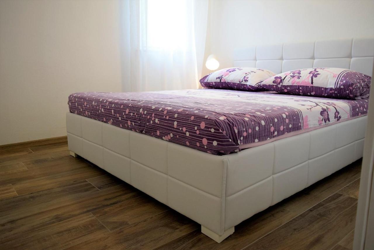 Apartments Villa Kristina Supetarska Draga Ngoại thất bức ảnh