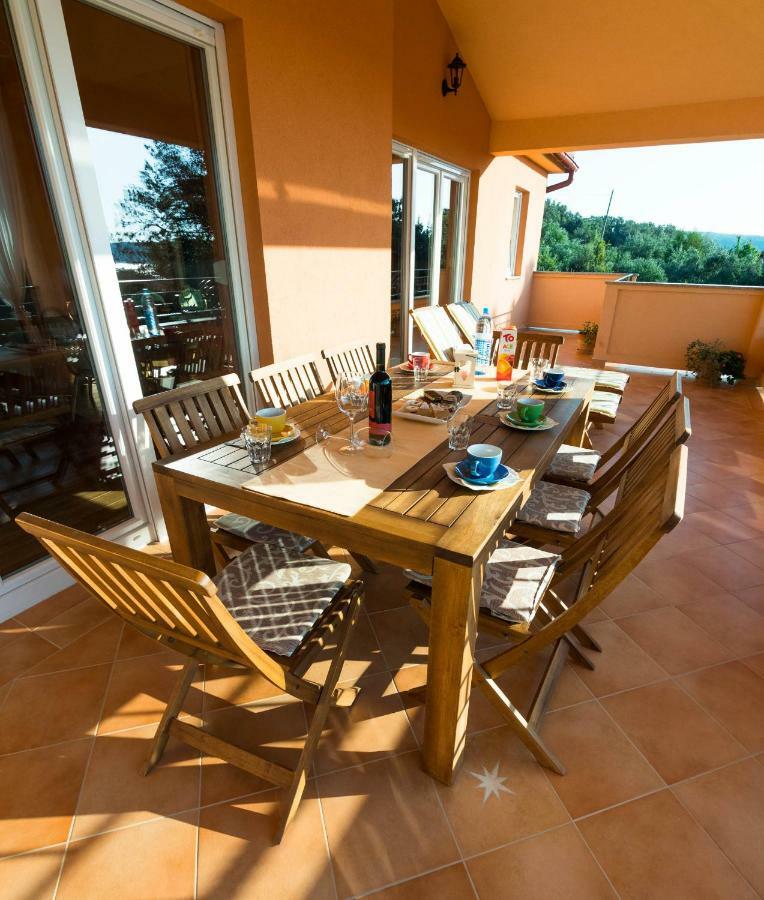 Apartments Villa Kristina Supetarska Draga Ngoại thất bức ảnh