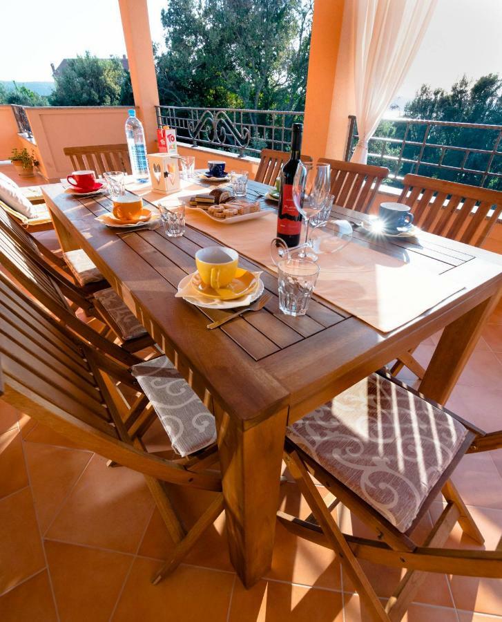 Apartments Villa Kristina Supetarska Draga Ngoại thất bức ảnh