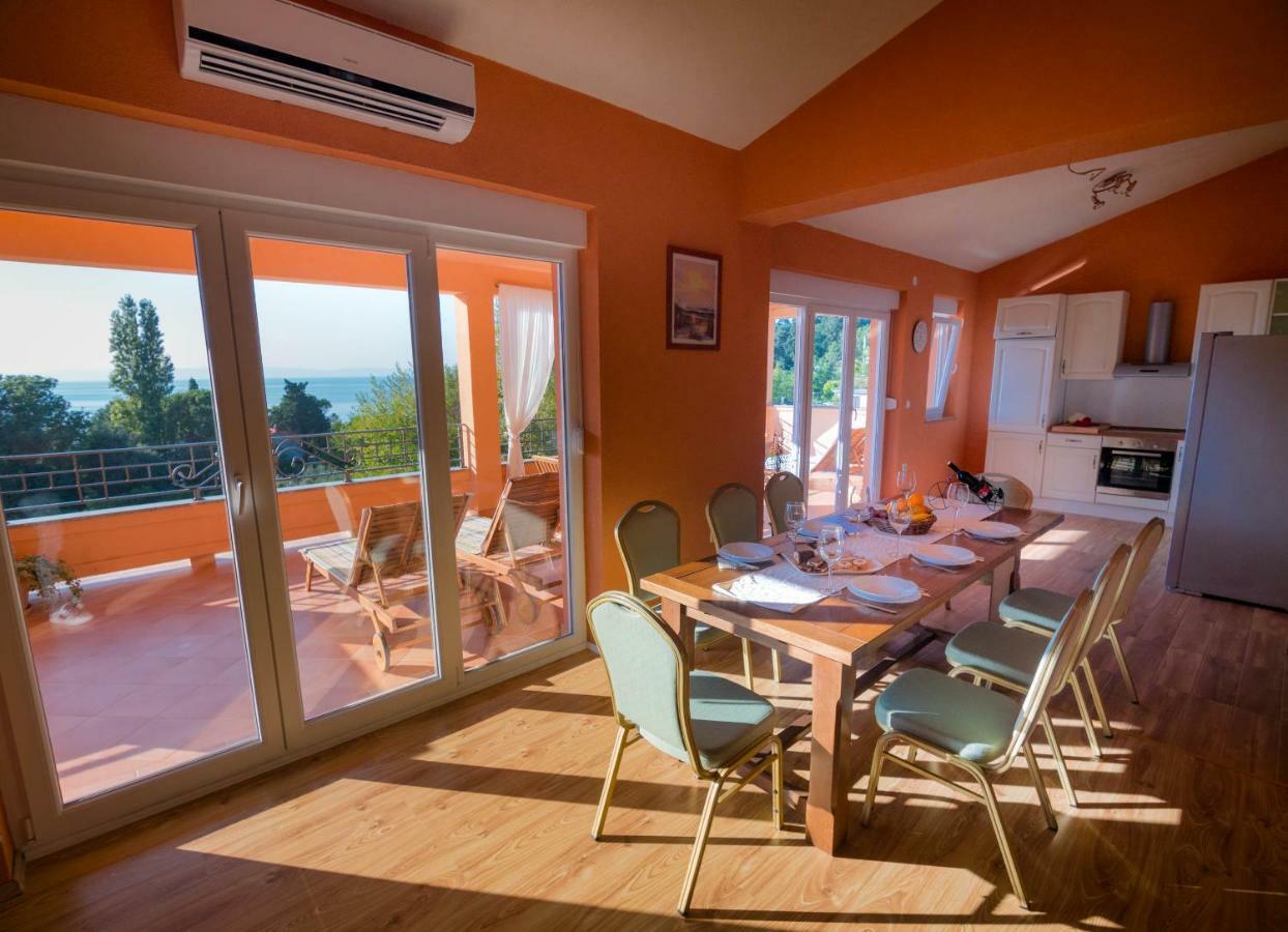 Apartments Villa Kristina Supetarska Draga Ngoại thất bức ảnh