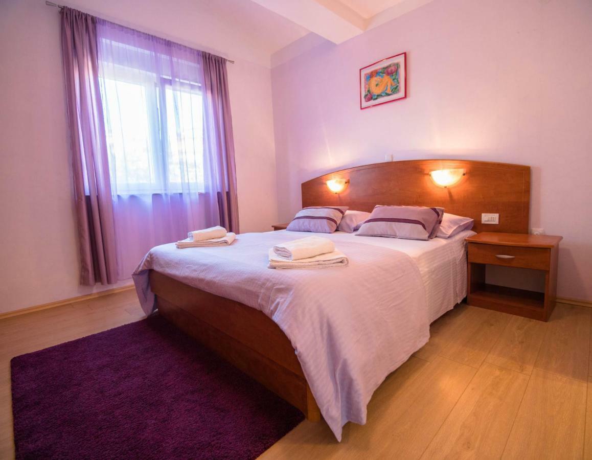 Apartments Villa Kristina Supetarska Draga Ngoại thất bức ảnh