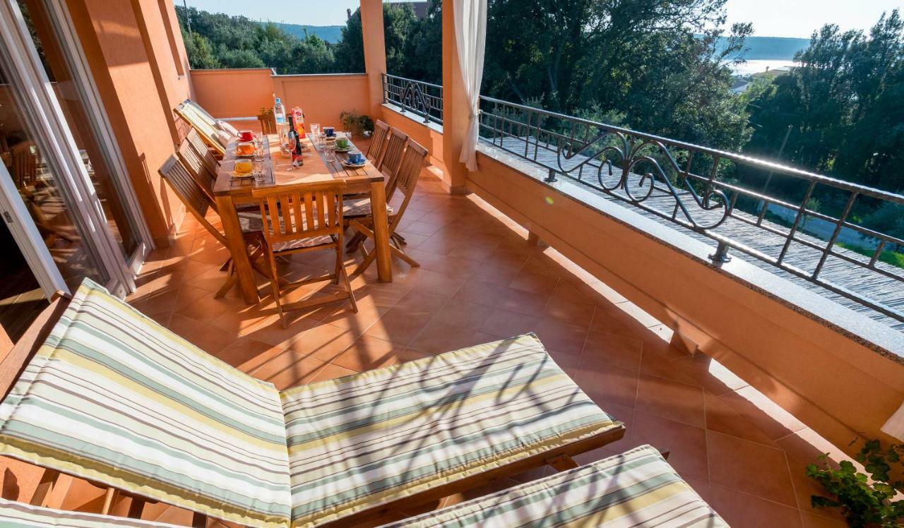 Apartments Villa Kristina Supetarska Draga Ngoại thất bức ảnh