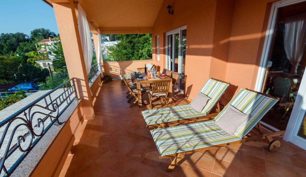 Apartments Villa Kristina Supetarska Draga Ngoại thất bức ảnh