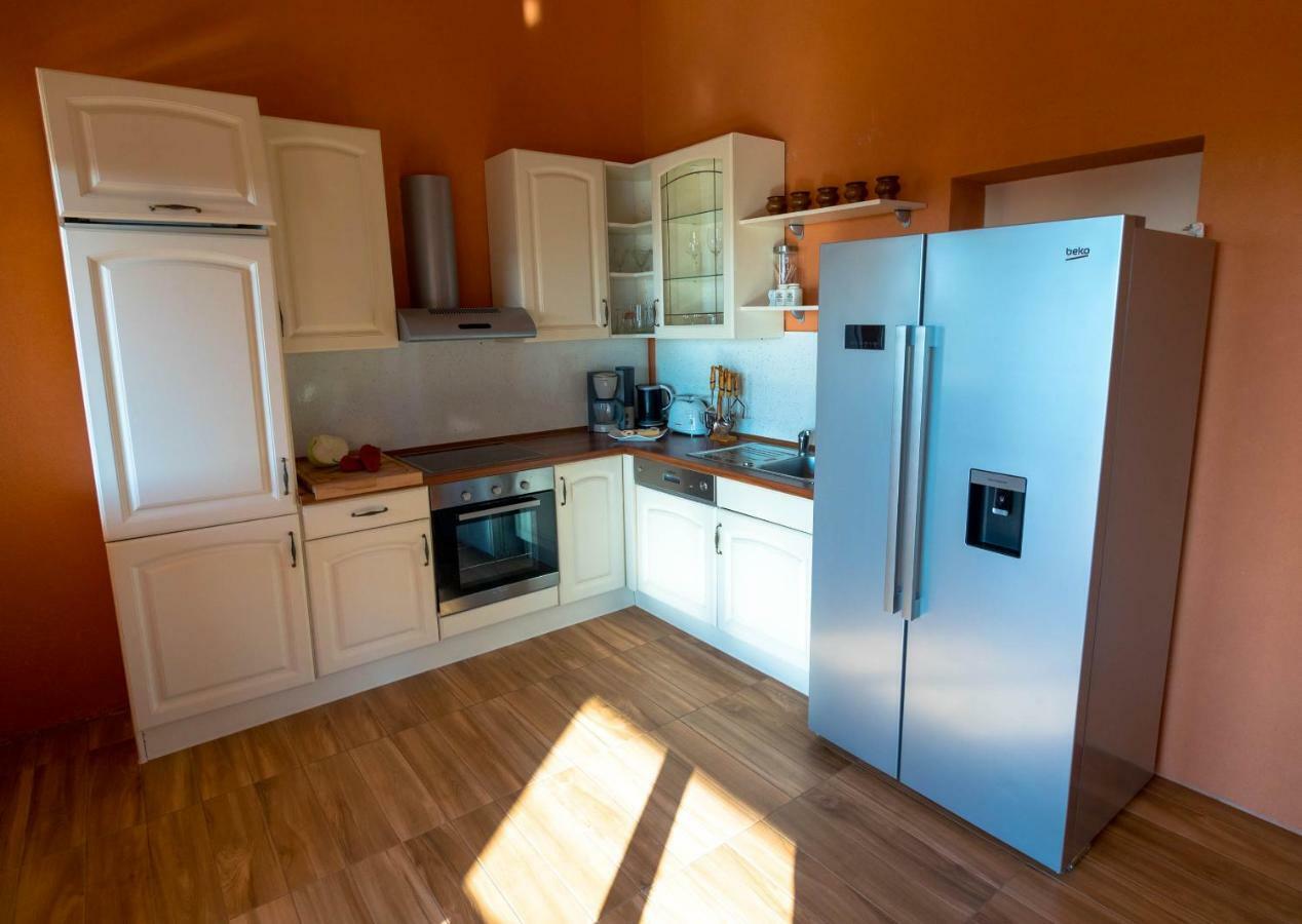 Apartments Villa Kristina Supetarska Draga Ngoại thất bức ảnh