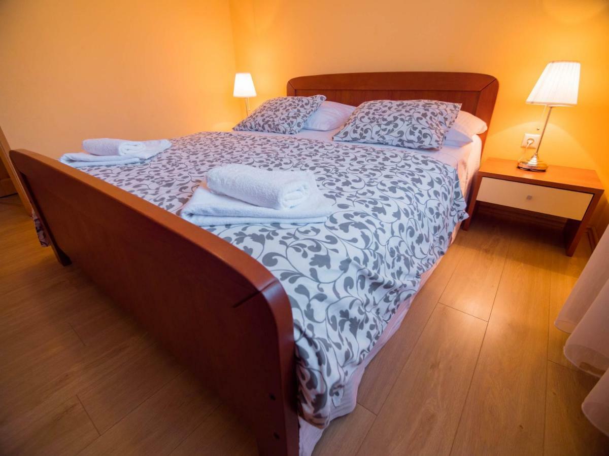 Apartments Villa Kristina Supetarska Draga Ngoại thất bức ảnh