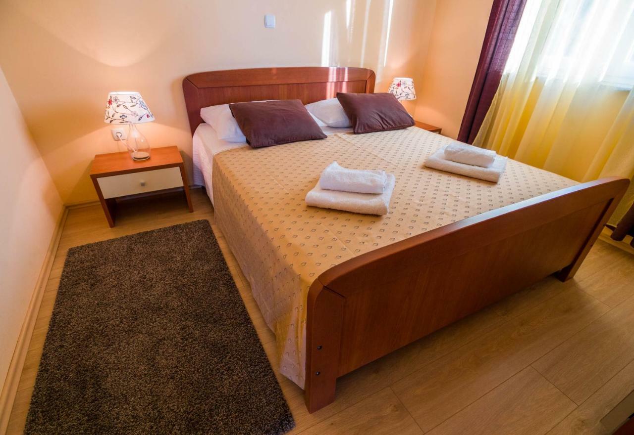 Apartments Villa Kristina Supetarska Draga Ngoại thất bức ảnh