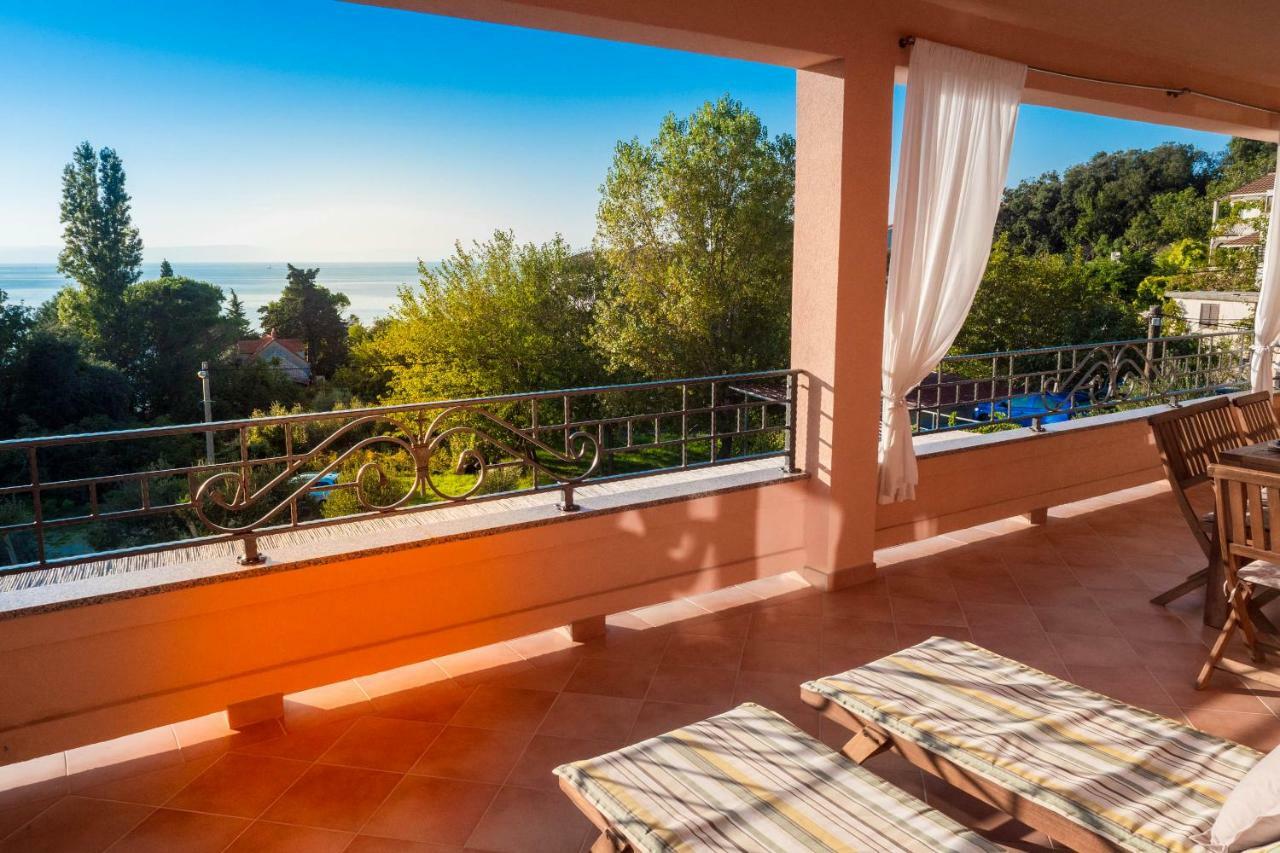 Apartments Villa Kristina Supetarska Draga Ngoại thất bức ảnh