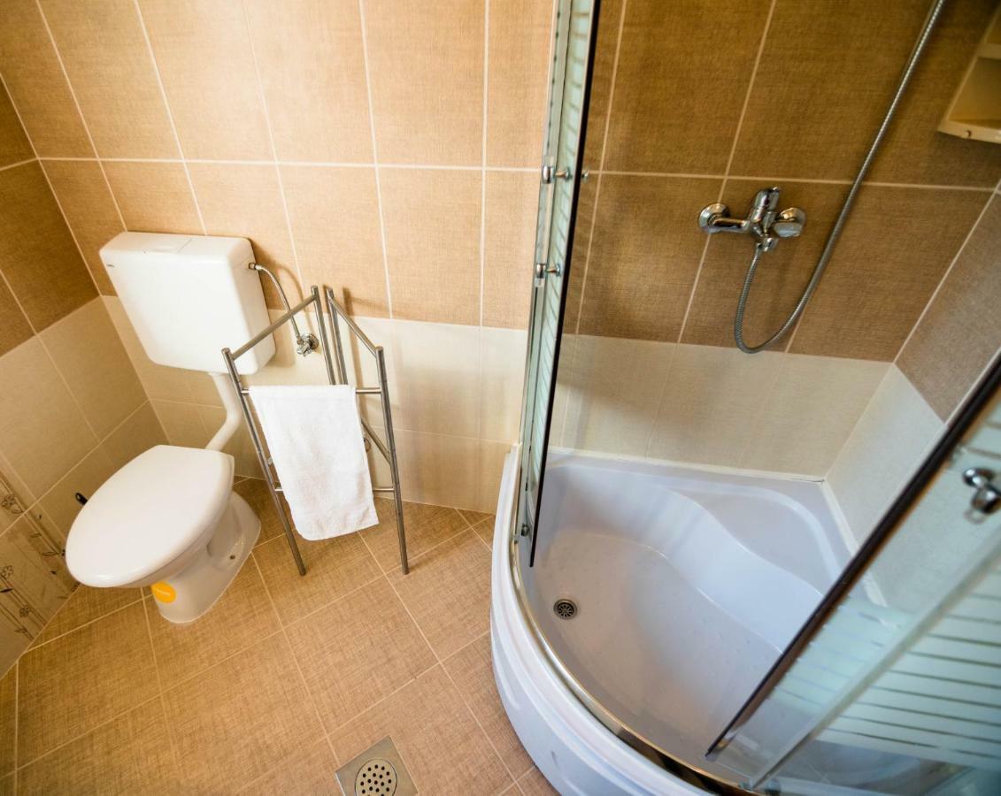 Apartments Villa Kristina Supetarska Draga Ngoại thất bức ảnh