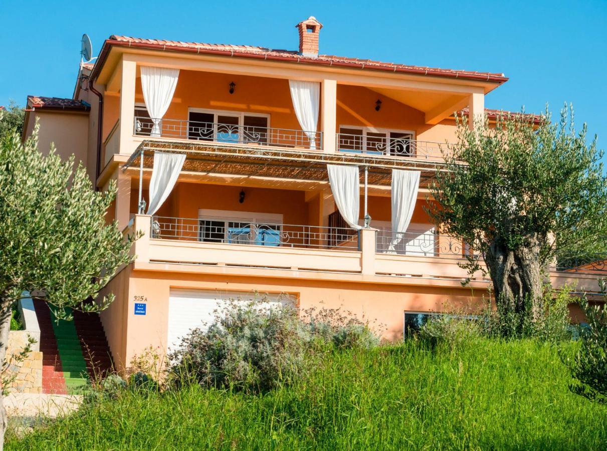 Apartments Villa Kristina Supetarska Draga Ngoại thất bức ảnh
