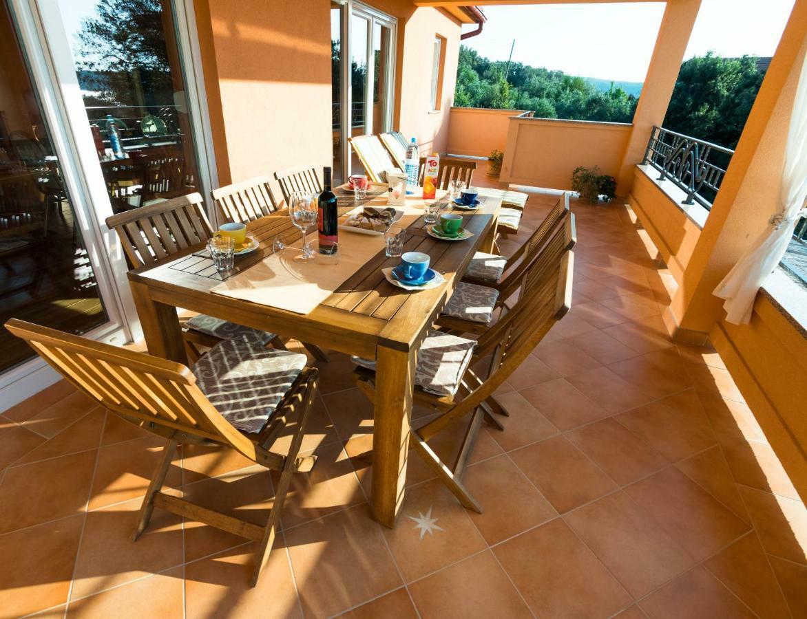 Apartments Villa Kristina Supetarska Draga Ngoại thất bức ảnh