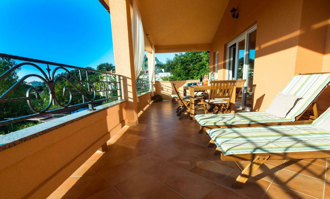 Apartments Villa Kristina Supetarska Draga Ngoại thất bức ảnh