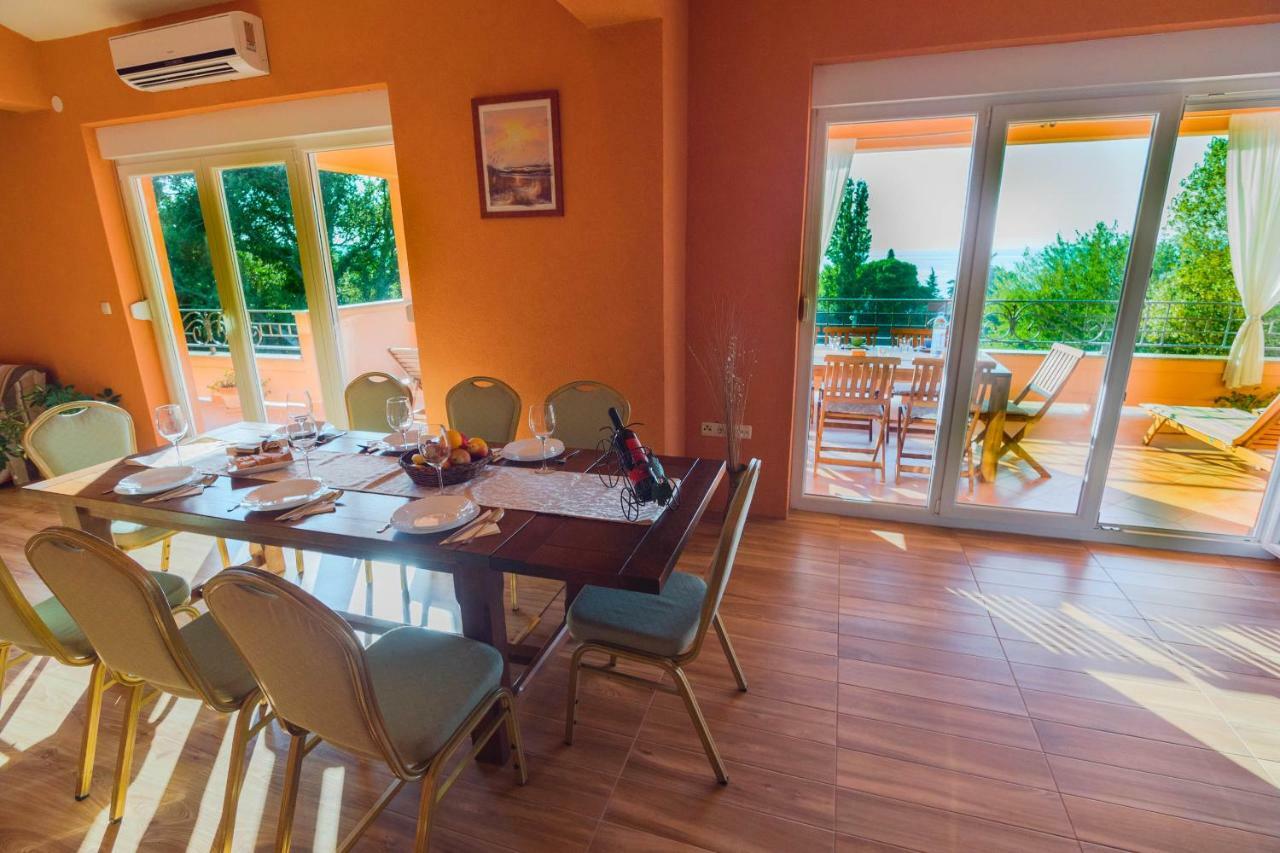 Apartments Villa Kristina Supetarska Draga Ngoại thất bức ảnh