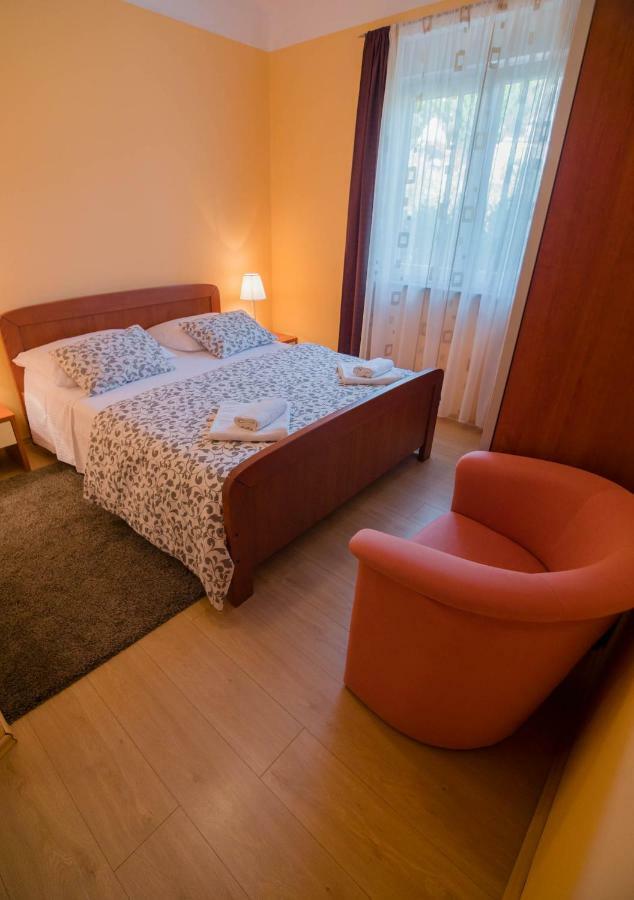Apartments Villa Kristina Supetarska Draga Ngoại thất bức ảnh