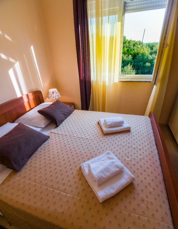 Apartments Villa Kristina Supetarska Draga Ngoại thất bức ảnh
